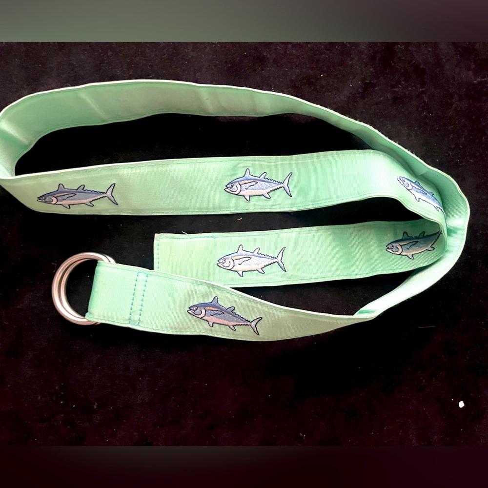 Vineyard Vines Green Tuna Embroidered D Ring Belt (M)